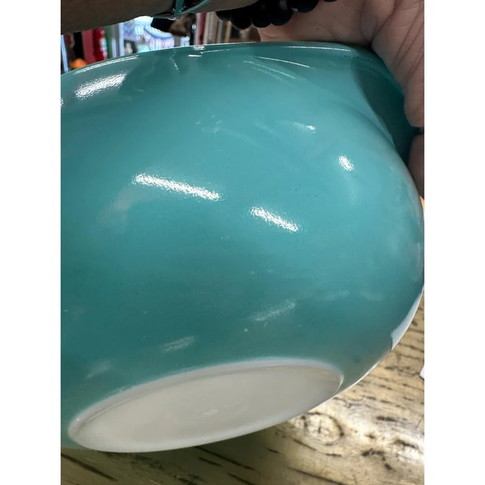 Vintage Pyrex Round Turquoise Bowl 2Qt #024 w/ orig lid